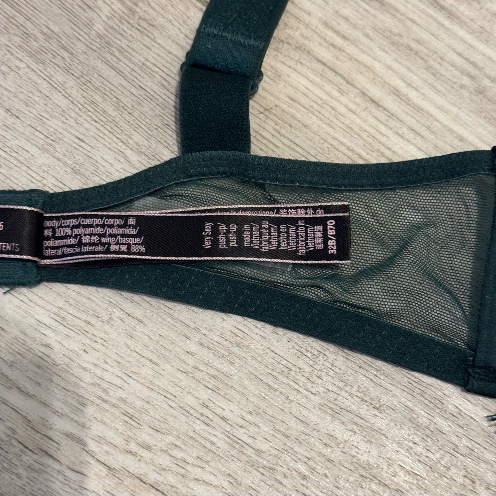 VICTORIAS SECRET Very Sexy Green Christmas Shine Rhinestone Strap Pushup Bra 32B - Picture 5 of 5